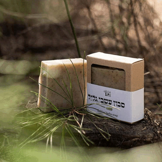 Cylindrical soap with sage and zatar